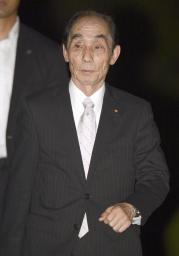 民主・輿石幹事長の続投決定 自民・大島氏、解散先送りをけん制