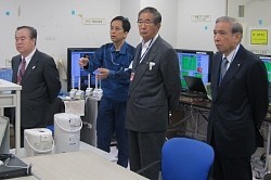 福島第1原発:「技術の放棄は愚か」 石原知事ら視察