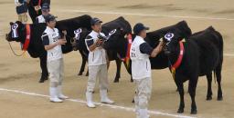 全国和牛能力共進会:日本一で復興アピール 都農の永友さん「感無量」 /宮崎