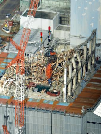 福島第1原発:3号機核燃料プール内の水没鉄骨を撤去