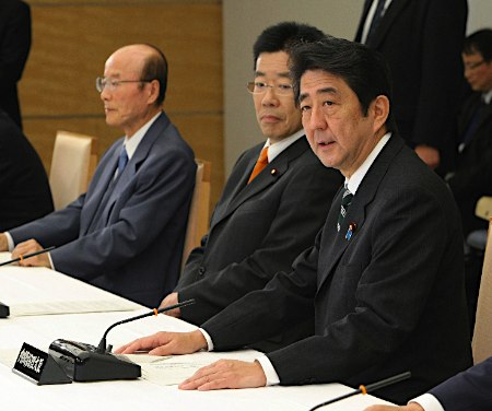 真の政治主導を…安倍首相、次官連絡会議で訓示
