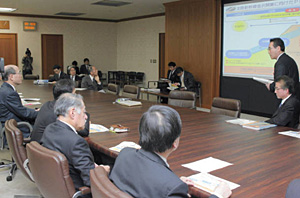 アンテナショップ 移転先物件 慎重に検討