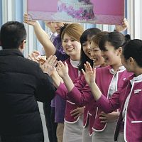 LCC「ピーチ」が就航1周年、空港で記念式典
