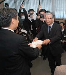 教員不祥事「厳罰化を」 検討会議が60項目提言
