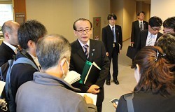 成田空港:離着陸制限緩和 苦渋の決断「深夜のみ」 首長「共生共栄」必要 /千葉