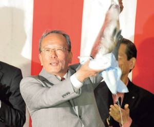 選挙:太田市長選/太田市議補選 市長選、清水氏が3選 投票率は過去最低 /群馬
