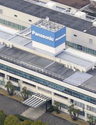 パナソニック、会長と社長の役員報酬半減へ