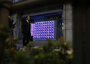 東京株、年初来高値=円安進行で買い安心感