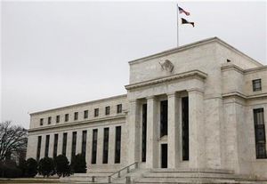 UPDATE4: 米ＦＲＢ、緩和政策を維持 買い入れ拡大・縮小の用意