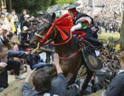 上げ馬神事 2頭成功