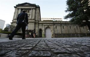長期金利の動き、引き続き注視していきたい＝菅官房長官