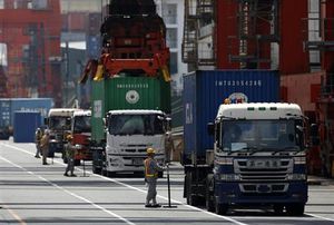 貿易赤字４月で最大＝８７９９億円、円安で輸入額膨らむ－財務省