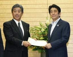 首相、敵基地攻撃能力を「研究するべきだ」