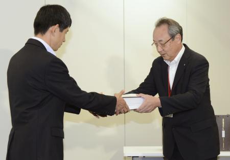 玄海など再稼働に800人反対 国会前で脱原発抗議行動