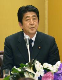 「悲惨な体験を継承」=安倍首相が長崎被爆者らに