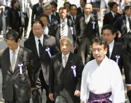 終戦記念日:3閣僚が靖国参拝