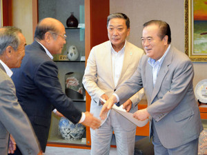 多選を問う:'１３茨城県知事選／４止 河村建夫・自民党選挙対策委員長 ／茨城