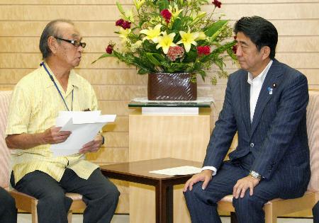 オスプレイ「分散配備を」沖縄知事、首相に要請
