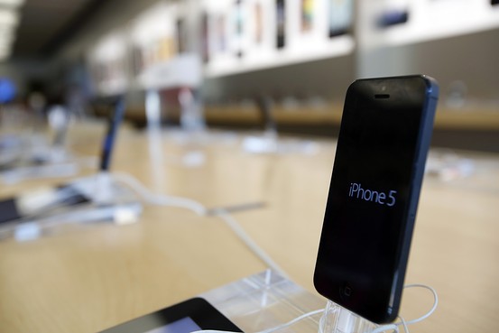 ドコモがiPhone投入で巻き返し図る、アップルは日本に期待