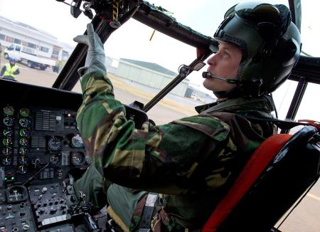 ウィリアム王子、イクメンで空軍除隊