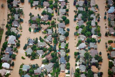 米コロラド州で洪水、4人死亡 不明170人超