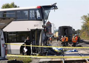 バスと列車が衝突、6人死亡=カナダ首都郊外