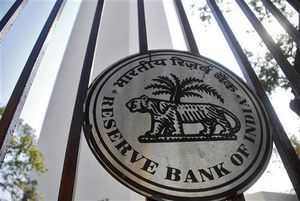 インド、2年ぶり利上げ インフレ抑制を重視
