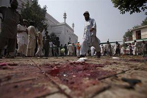 自爆テロの死者81人に パキスタンのキリスト教会