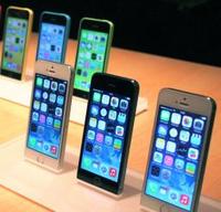米アップル:発売3日でアイフォーン900万台を販売-過去最高
