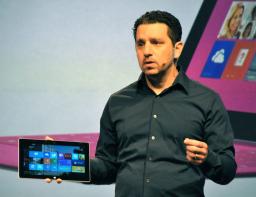 米MS、新型タブレット2機種発表 処理速度など向上