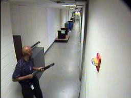 電磁波に操られ…12人殺害・銃乱射事件の映像公開