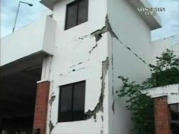 フィリピン中部でM7.2の地震、74人死亡・260人負傷