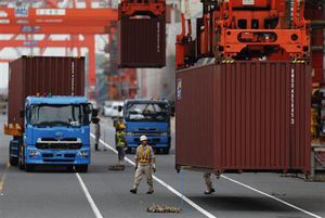 貿易赤字、半期で最大４兆9892億円 ４～９月期