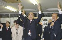 秀島さん接戦制す 佐賀市長選 堅実な市政に支持広がる