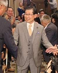 選挙:長野市長選/長野市議補選 市長に加藤氏初当選 4人との激戦制す 投票率は42.00% /長野