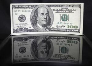 ドル小幅高、緩和継続観測でドル指数9カ月ぶり安値付近=NY市場
