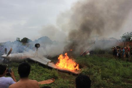 小型機炎上、8人死亡=ボリビア