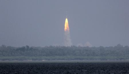 印、火星探査機打ち上げ