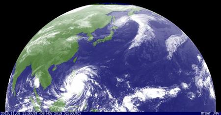 “観測史上最大級”の台風30号、フィリピンを直撃