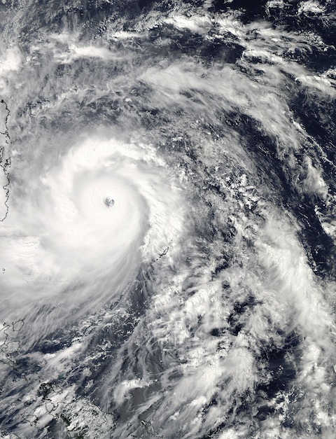 猛烈な台風30号、フィリピンを直撃 3人死亡、約69万人が避難