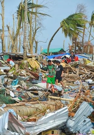 台風30号 ベトナムでも死者、フィリピンに救援物資