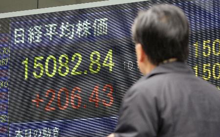 株１万5000円台 緩和マネーで証券株にぎわう