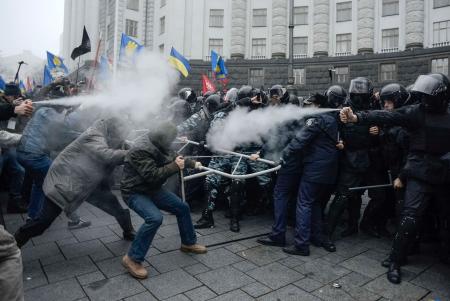 EUとの協定中止に抗議、ウクライナで大規模集会