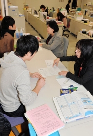 就活スタート 説明会に2500人 石川