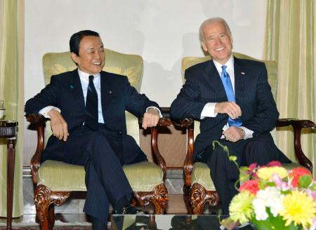 中国防空圏認めず=安倍首相、米副大統領ときょう会談