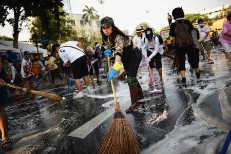 タイ反政府デモ、一時休戦…国王の誕生日を控え