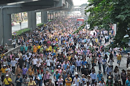 タイ首相が辞任拒否 職務遂行、デモの中止要請
