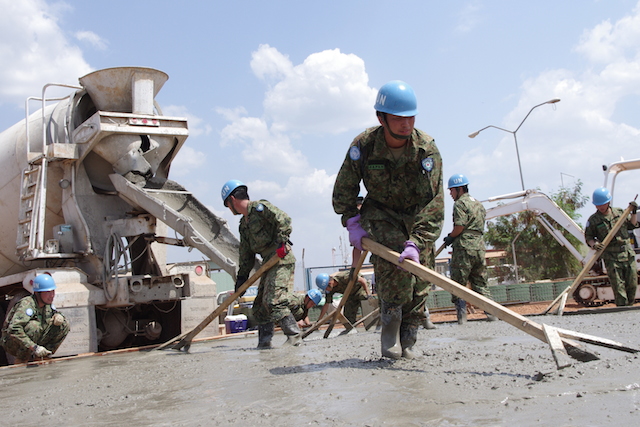 南スーダンで戦闘続く、住民1万人避難 米職員に国外退避指示