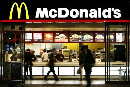 マクドナルドは既存店売上高の苦戦続き大幅下方修正---決算チェック