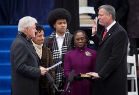 NY 新市長に民主党のデブラシオ氏